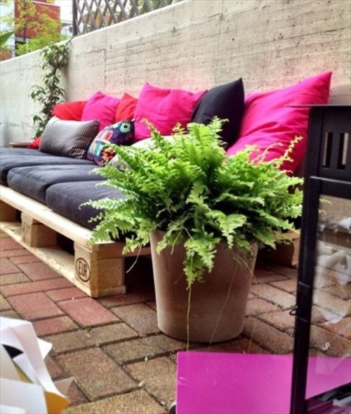 DIY Pallet Couch – Attractive Addition for Living Room – Pallet Furniture