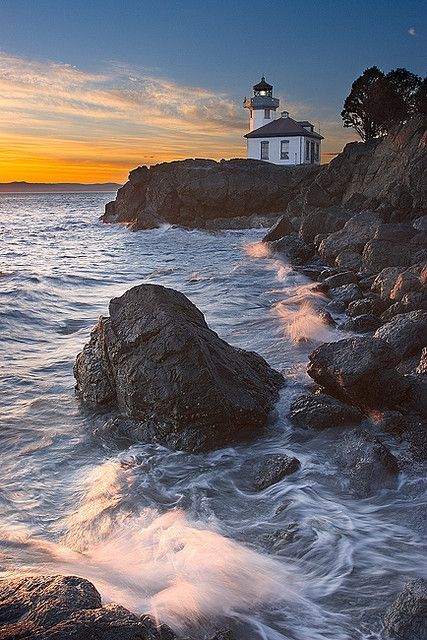 Lime Kiln lighthouse, San Juan Island, Washington, USA.