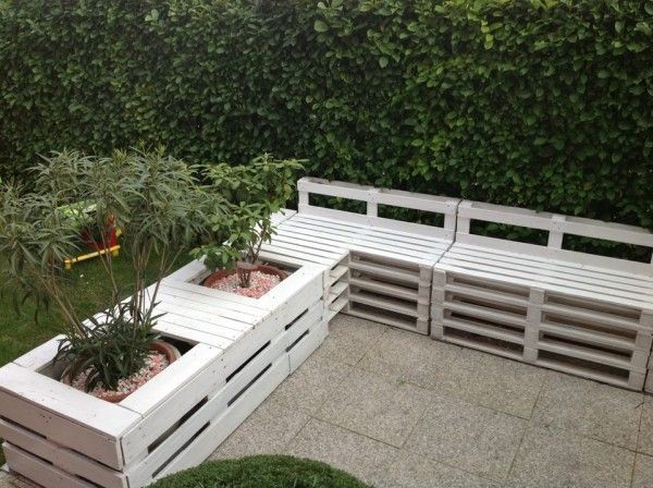 Things To Do With Pallets | pallet garden sofa3 600×448 5 Creative Uses For Old