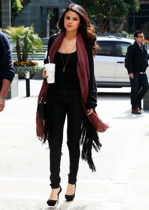 Selena Gomez Winter Street Style: Loads of Outfit Ideas - Selena Gomez Winter Street Style: Loads of Outfit Ideas -   10 style Selena Gomez street ideas