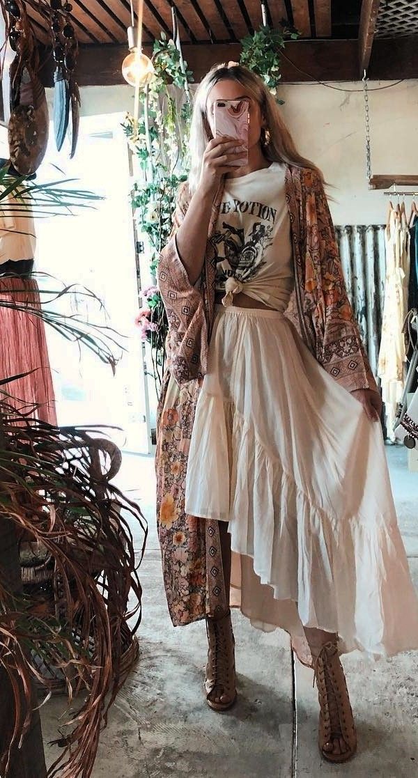 45+ Amazing & Lovely Boho Outfits That Always Look Fantastic - 45+ Amazing & Lovely Boho Outfits That Always Look Fantastic -   13 boohoo style Bohemian ideas