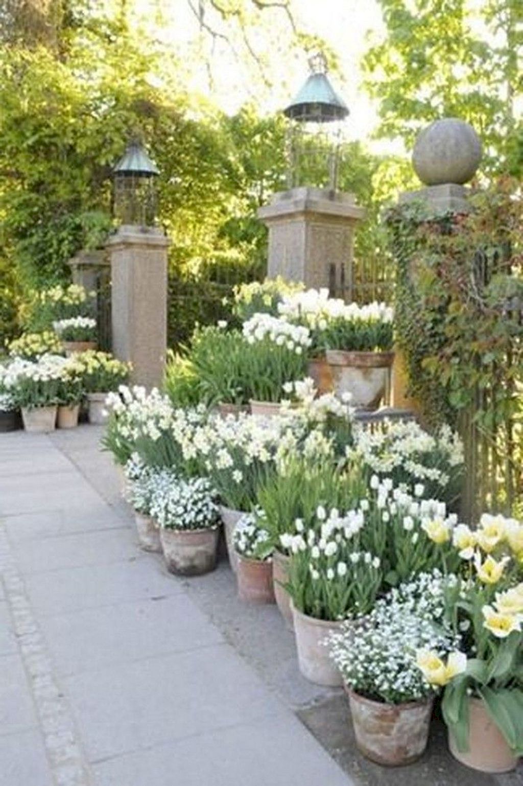 80 Fresh and Beautiful Front Yard Flowers Garden Landscaping Ideas - DoMakeover.com - 80 Fresh and Beautiful Front Yard Flowers Garden Landscaping Ideas - DoMakeover.com -   18 beauty Flowers garden ideas