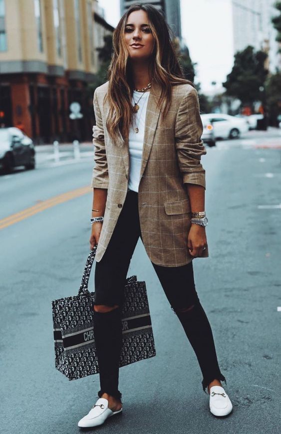 21 Women's Street Style For Teens - Global Outfit Experts - 21 Women's Street Style For Teens - Global Outfit Experts -   19 style Street feminino ideas