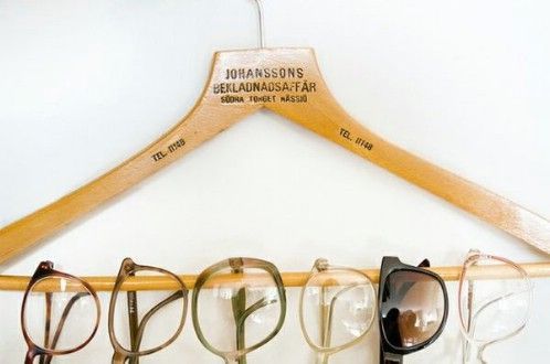 16 Amazing Things You Can DIY From Repurposed Hangers - 16 Amazing Things You Can DIY From Repurposed Hangers -   13 diy Organizador lentes ideas