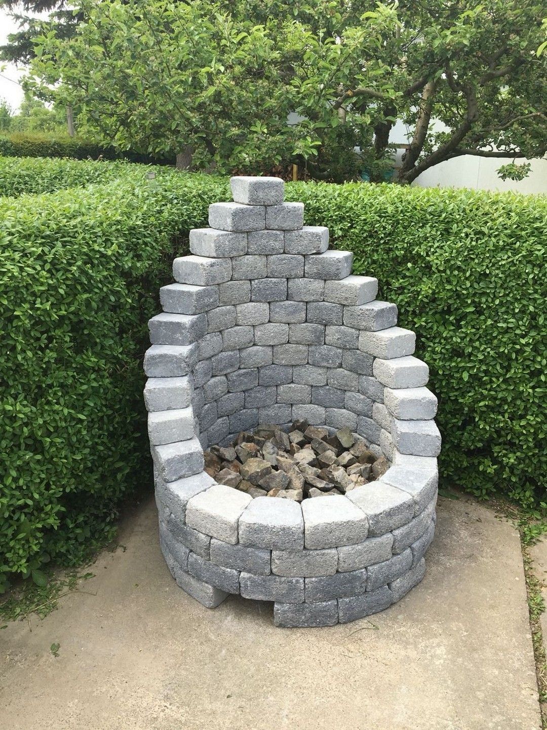 Want a Great Accent To Your Backyard, But Tight On Space? Try This DIY Fire Place/Pit Build T... - Want a Great Accent To Your Backyard, But Tight On Space? Try This DIY Fire Place/Pit Build T... -   14 diy Outdoor fire pit ideas