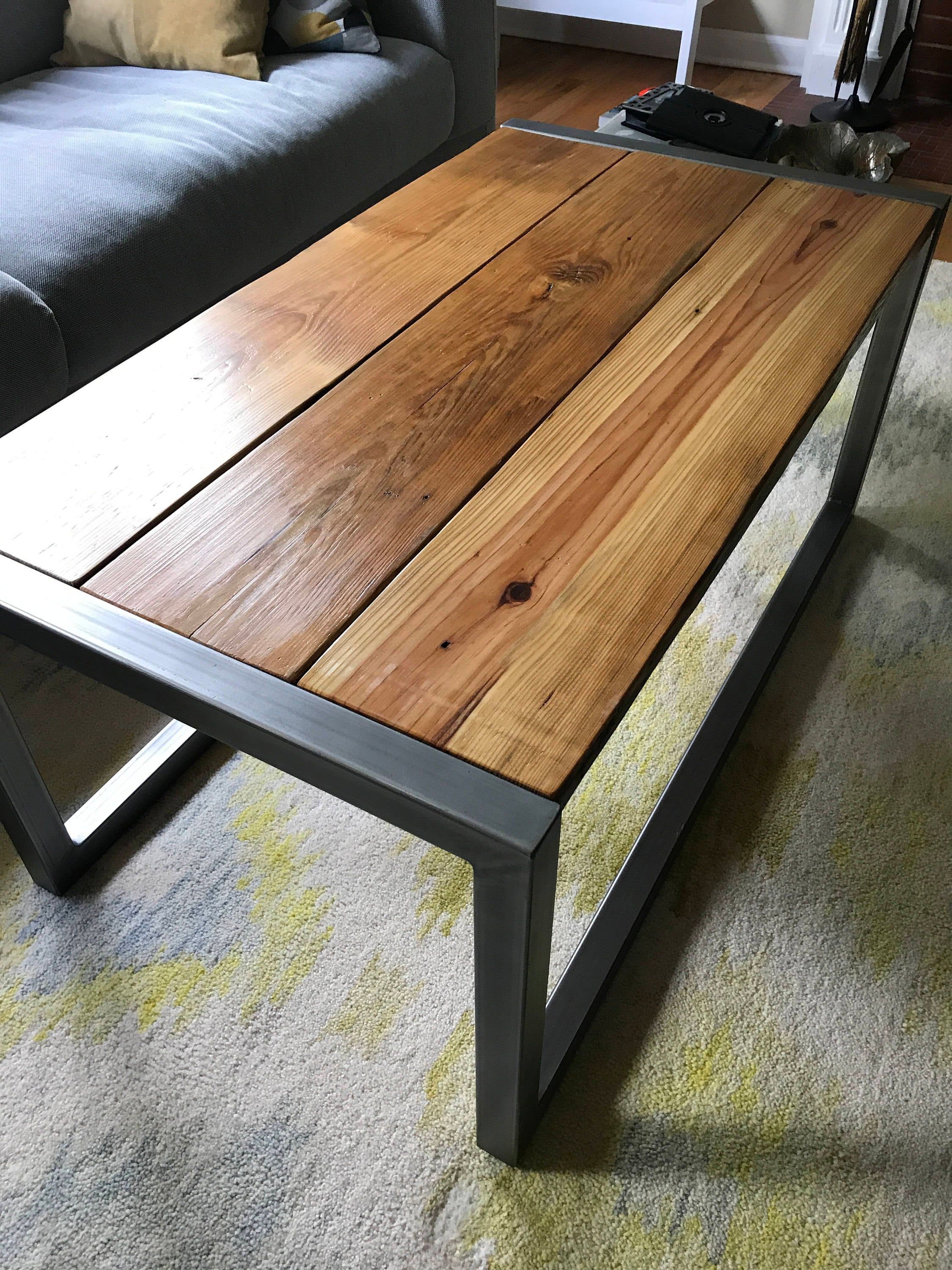 Modern and rustic reclaimed wood coffee table - Modern and rustic reclaimed wood coffee table -   16 diy Table wood ideas