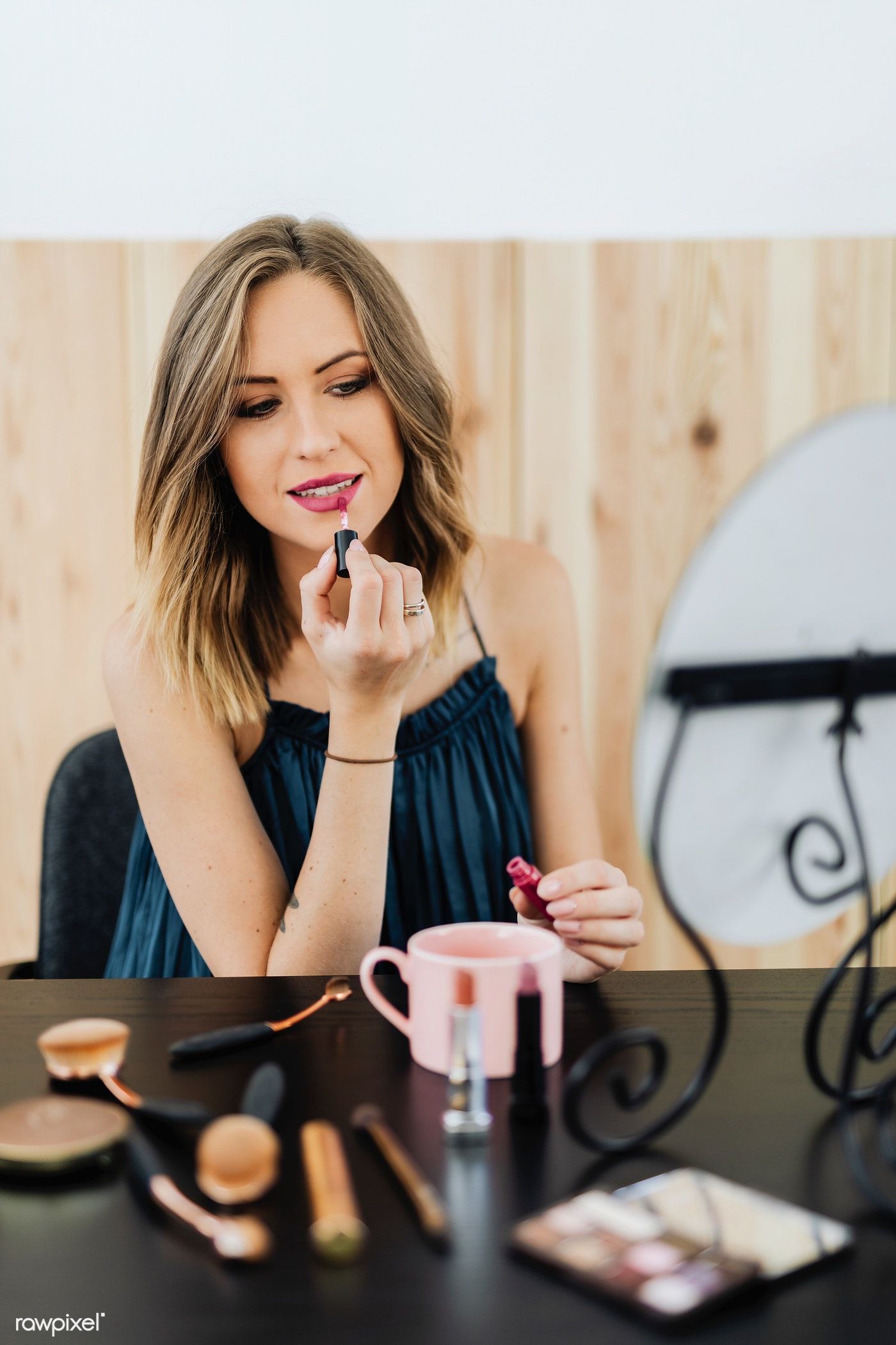 Download premium photo of Blond beauty blogger applying liquid lipstick - Download premium photo of Blond beauty blogger applying liquid lipstick -   14 beauty Blogger background ideas