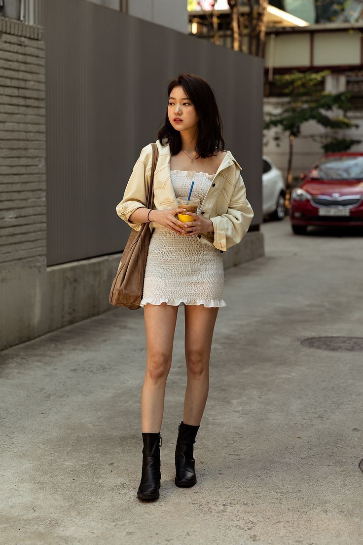 Spring of April 2019 Seoul Women's Street Style – ?cheveau - Spring of April 2019 Seoul Women's Street Style – ?cheveau -   14 style Korean 2019 ideas