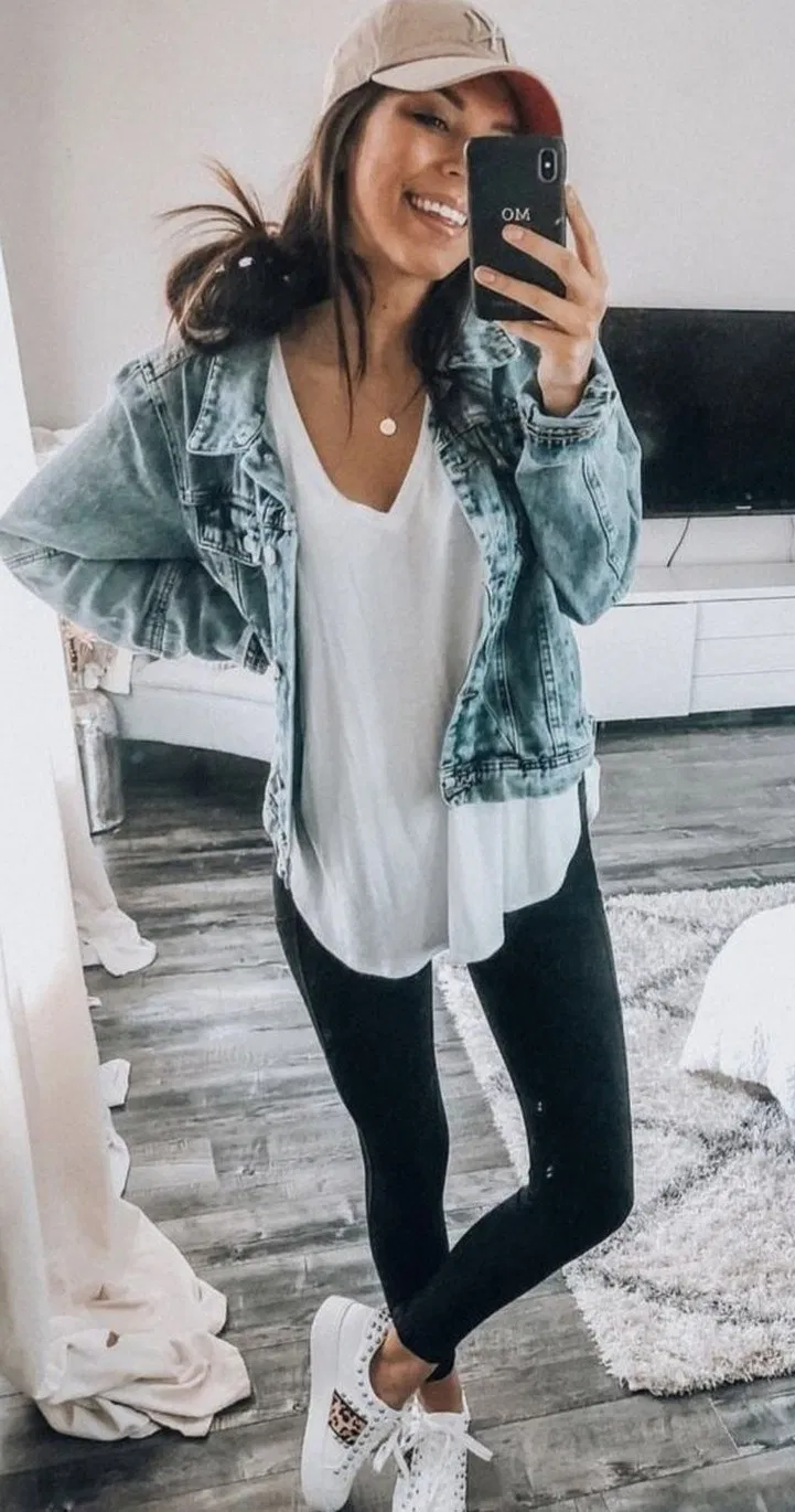 42 Cute Spring Outfits with Sneakers 2020 4 - 42 Cute Spring Outfits with Sneakers 2020 4 -   17 style Casual spring ideas