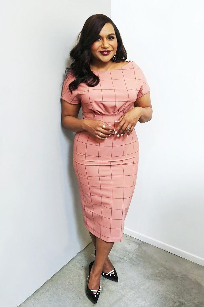 Mindy Kaling: The Stylish Petite Celeb All Short Girls Have Been Waiting for - Mindy Kaling: The Stylish Petite Celeb All Short Girls Have Been Waiting for -   17 style Vestimentaire petite ideas