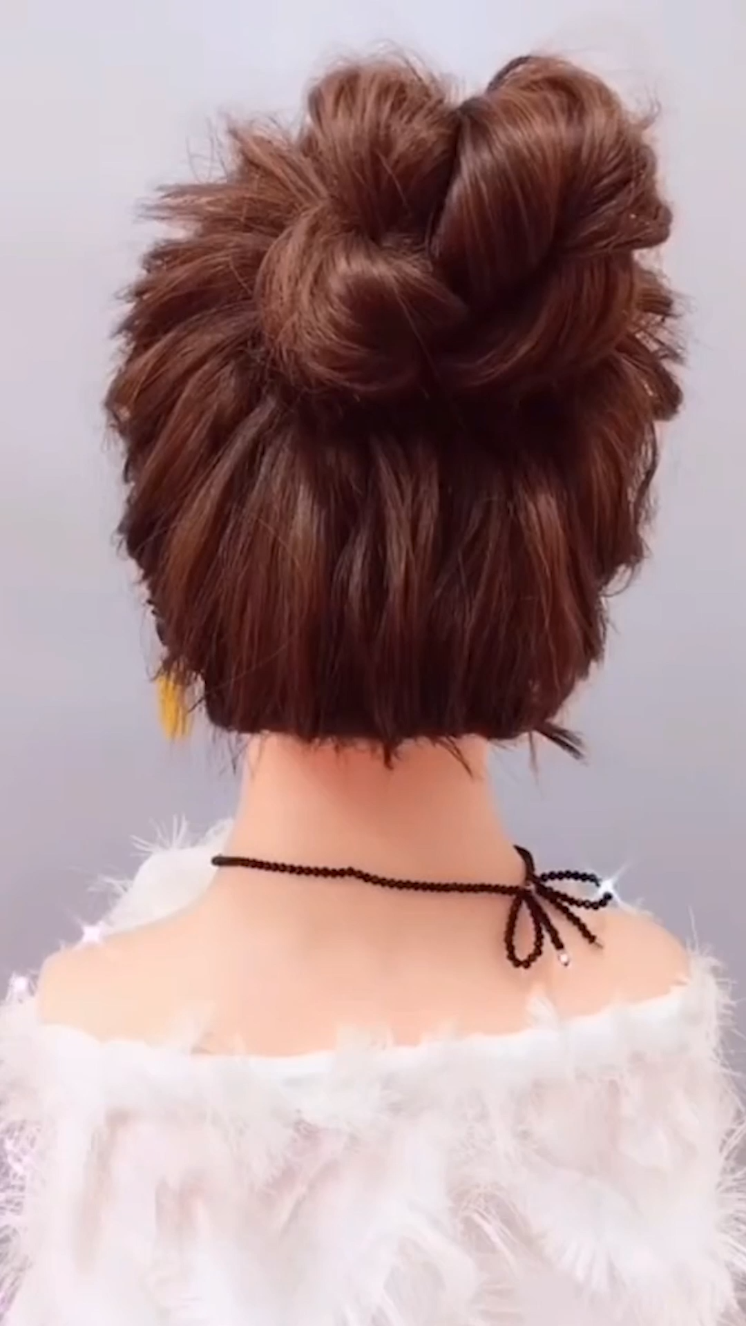 Easy & Perfect Messy Bun Hair Tutorial Video ! - Easy & Perfect Messy Bun Hair Tutorial Video ! -   18 beauty Videos fashion ideas