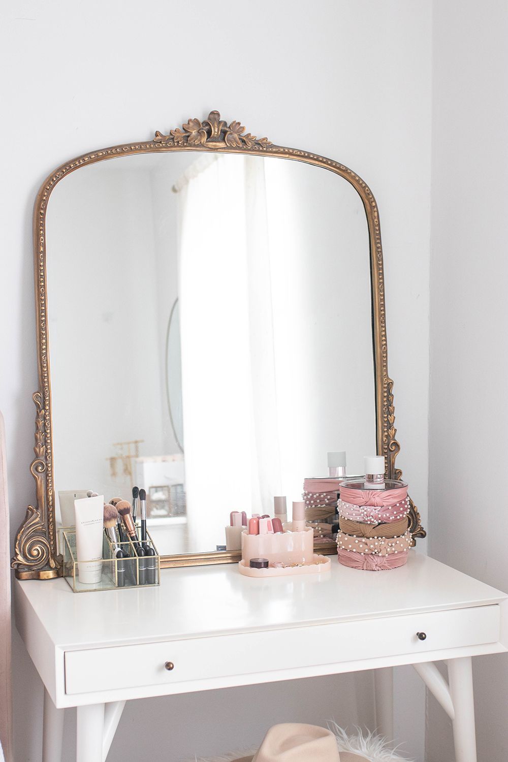 Blush and Gold Bedroom - Money Can Buy Lipstick - Blush and Gold Bedroom - Money Can Buy Lipstick -   18 vintage beauty Room ideas