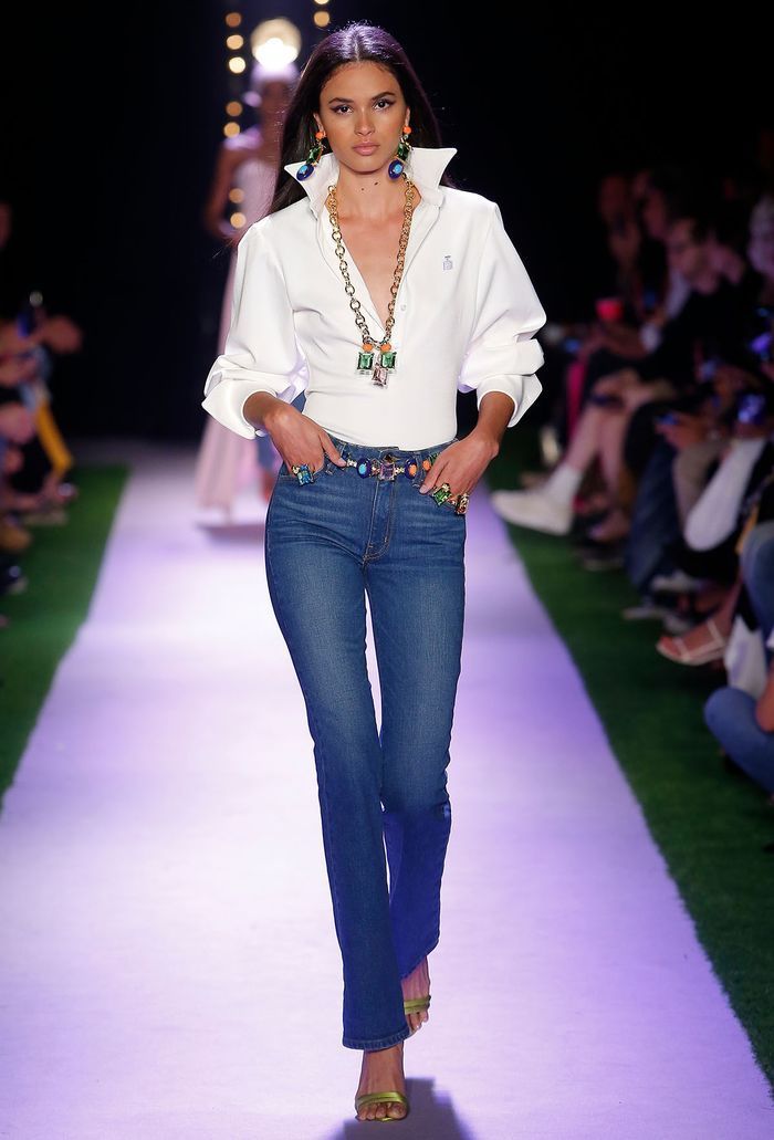 This Anti–Skinny Jean Trend Is Coming Back With a Vengeance in 2020 - This Anti–Skinny Jean Trend Is Coming Back With a Vengeance in 2020 -   21 style Jeans spring ideas