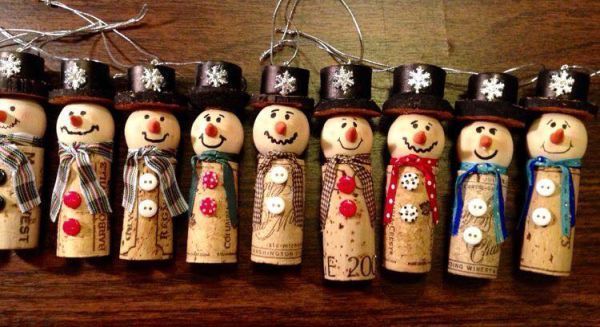 From scrap wine cork stoppers in wonderful diy christmas ornaments - From scrap wine cork stoppers in wonderful diy christmas ornaments -   14 diy Christmas Decorations wine bottles ideas