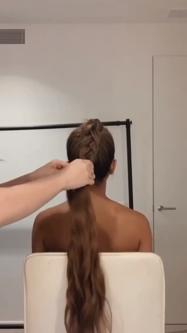 Hey Alexa! Show us how to create an extra-long ponytail. ???? - Hey Alexa! Show us how to create an extra-long ponytail. ???? -   14 style Hair extensions ideas