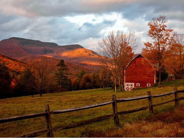 19 Beautiful Barns to Get You In the Fall Spirit - 19 Beautiful Barns to Get You In the Fall Spirit -   16 beauty Pictures country ideas