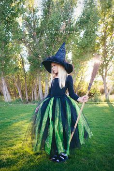 19 diy Halloween Costumes witch ideas
