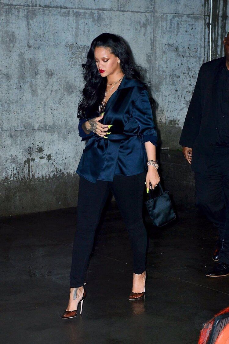 What to Wear With Black Jeans In 15 Celebrity-Approved Outfits | I AM & CO® - What to Wear With Black Jeans In 15 Celebrity-Approved Outfits | I AM & CO® -   11 style Rihanna swag ideas