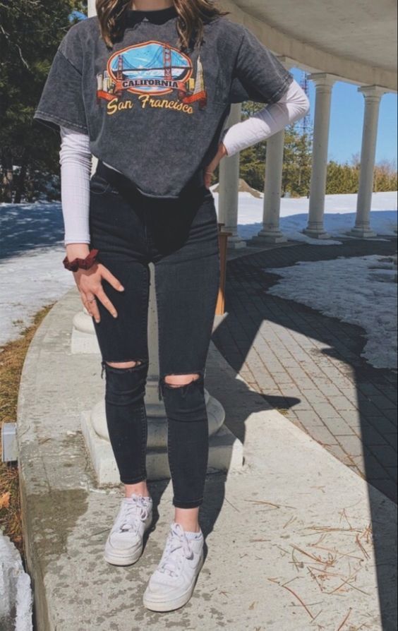 34 Cute Casual Outfits with White Sneakers | Spring Outfits Ideas Cute Casual Outfits with Sneakers - 34 Cute Casual Outfits with White Sneakers | Spring Outfits Ideas Cute Casual Outfits with Sneakers -   12 street style Retro ideas