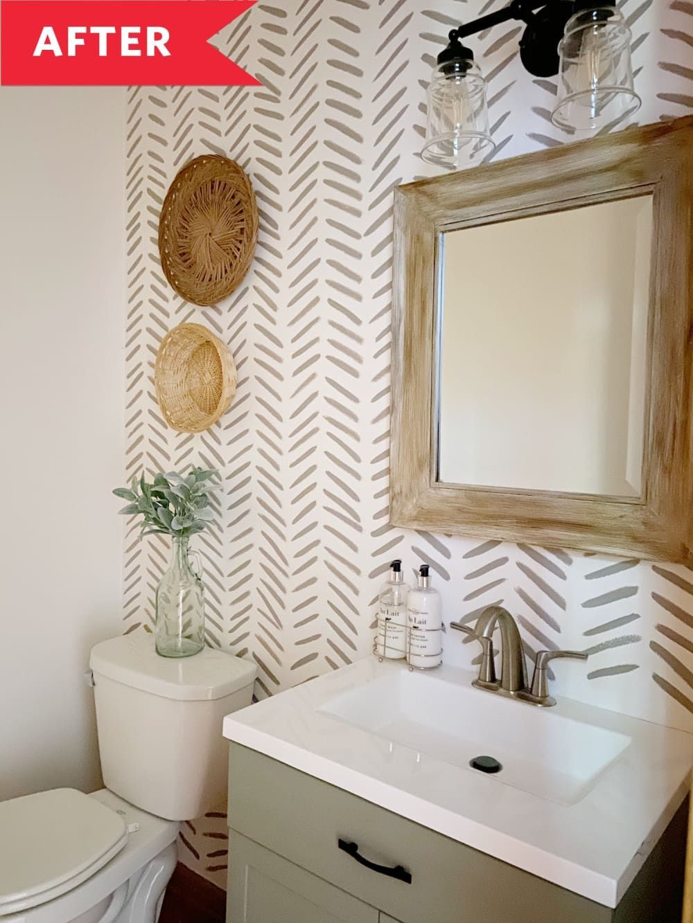 Before and After: This High-Impact Powder Room Overhaul Cost Just $65 (!!!) - Before and After: This High-Impact Powder Room Overhaul Cost Just $65 (!!!) -   14 diy Interieur muur ideas