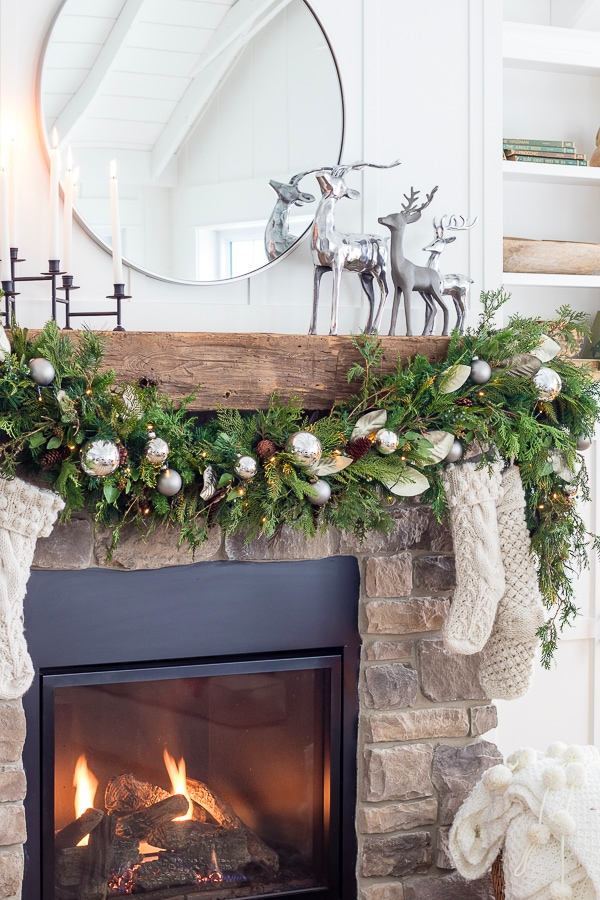 16 diy Christmas Decorations for mantle ideas