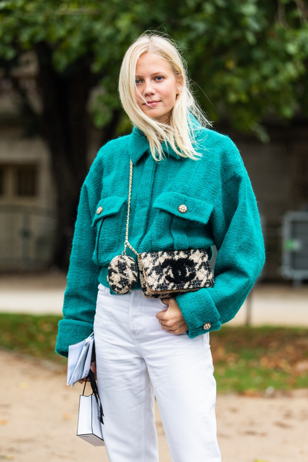 Street style: 40 on-trend Chanel looks spotted at Fashion Week - Street style: 40 on-trend Chanel looks spotted at Fashion Week -   16 style Feminino show ideas
