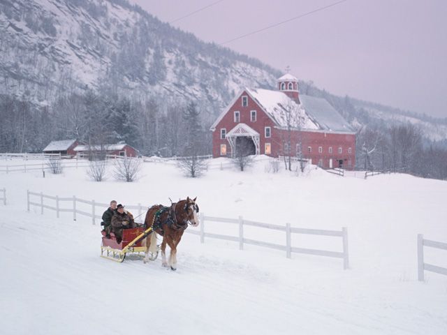 10 Beautiful Snow-Covered Barn Photos - 10 Beautiful Snow-Covered Barn Photos -   17 beauty Pictures country ideas