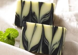 Marbled Charcoal Goats Milk and Shea Butter Melt and Pour Soap Tutorial - Marbled Charcoal Goats Milk and Shea Butter Melt and Pour Soap Tutorial -   17 diy Soap charcoal ideas
