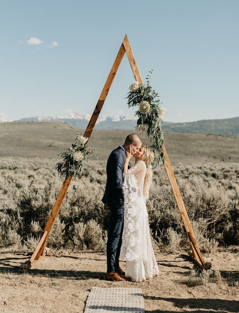 DIY I Do-ers: You Could *Totally* Make these Wedding Backdrops | Green Wedding Shoes - DIY I Do-ers: You Could *Totally* Make these Wedding Backdrops | Green Wedding Shoes -   17 diy Wedding arch ideas