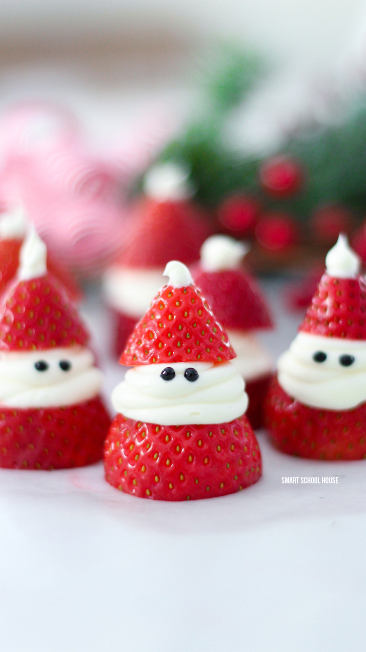 Adorable Little Santas made with Strawberries! - Adorable Little Santas made with Strawberries! -   19 diy Christmas treats ideas