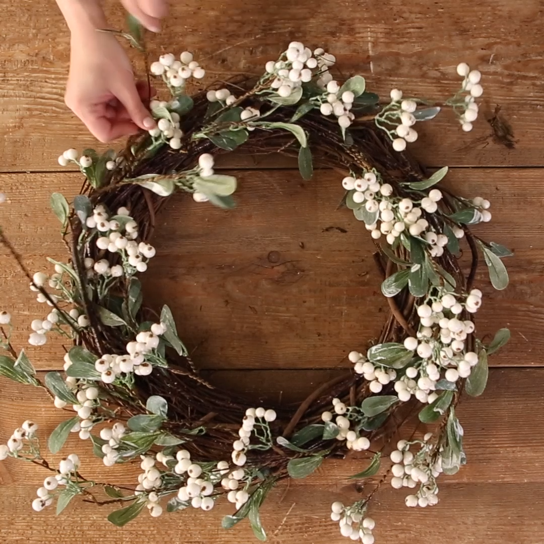 How to Make a White Berry Wreath - Fall DIY - How to Make a White Berry Wreath - Fall DIY -   19 diy Christmas wreath ideas