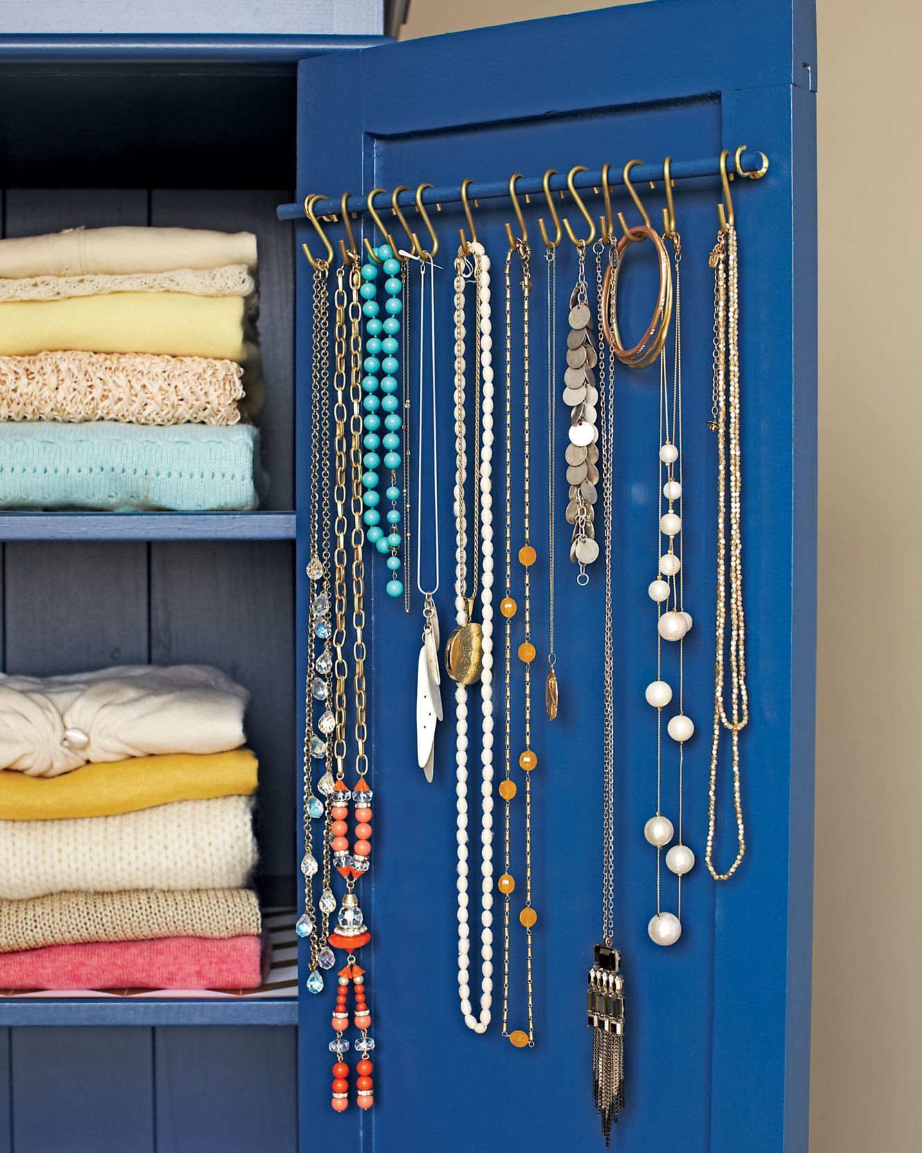 DIY Jewelry Organizers: 13 Ways to Untangle Your Necklaces, Bracelets, and Rings - DIY Jewelry Organizers: 13 Ways to Untangle Your Necklaces, Bracelets, and Rings -   17 diy Jewelry hanger ideas