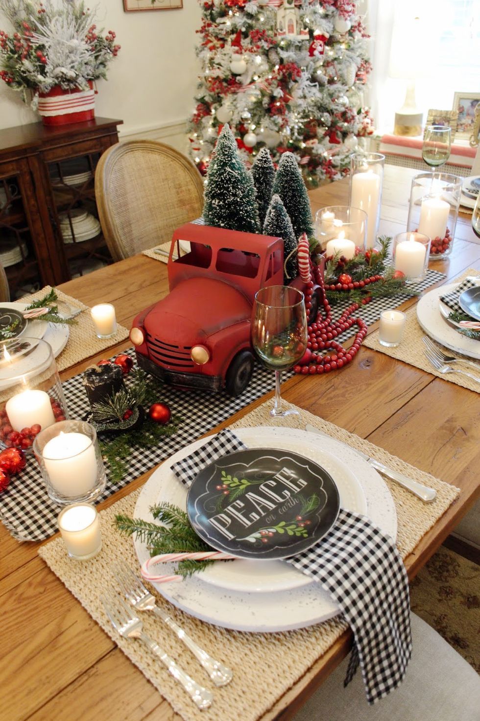The Best Christmas Table Decorations for All Your Holiday Parties - The Best Christmas Table Decorations for All Your Holiday Parties -   18 diy Christmas table ideas