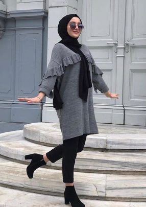 Modest Grey Ruffled Dress with Dark Jeans - Modest Grey Ruffled Dress with Dark Jeans -   13 style Black hijab ideas