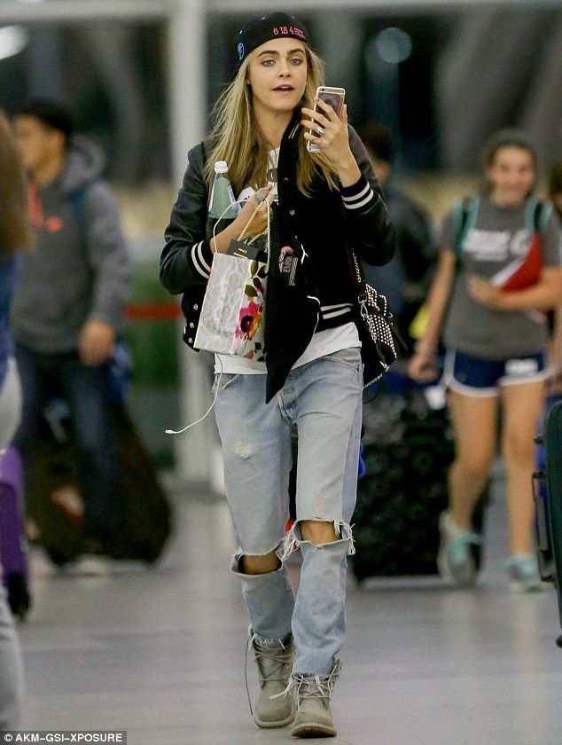 Make-up free Cara Delevingne has her hands full at JFK airport - Make-up free Cara Delevingne has her hands full at JFK airport -   15 cara delevingne style Tomboy ideas
