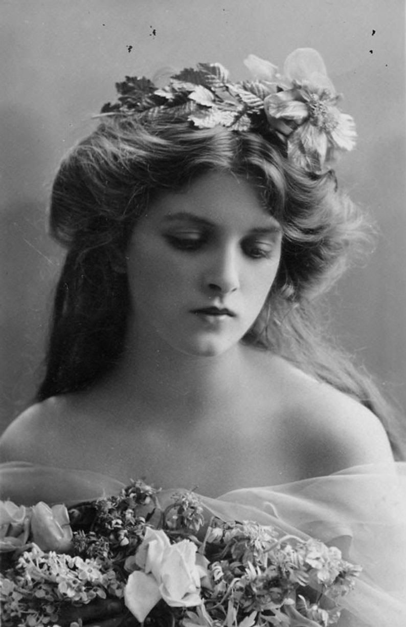Women of The Victorian and Edwardian Era - Vintage Photography - 40 Trading Cards Set - Women of The Victorian and Edwardian Era - Vintage Photography - 40 Trading Cards Set -   17 beauty Pictures vintage ideas