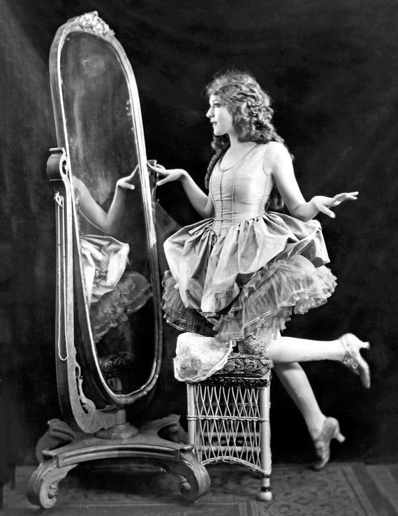 1920 Ziegfeld Girl  Mary Pickford Vintage Photograph | Etsy - 1920 Ziegfeld Girl  Mary Pickford Vintage Photograph | Etsy -   17 beauty Pictures vintage ideas