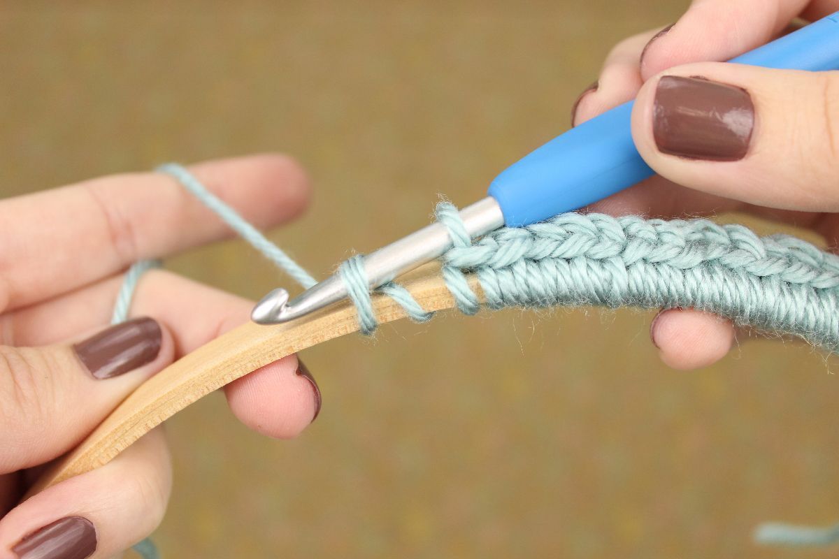 Crochet over an embroidery hoop to create a dreamy d?cor object you'll love - Crochet over an embroidery hoop to create a dreamy d?cor object you'll love -   19 diy Dream Catcher crochet ideas