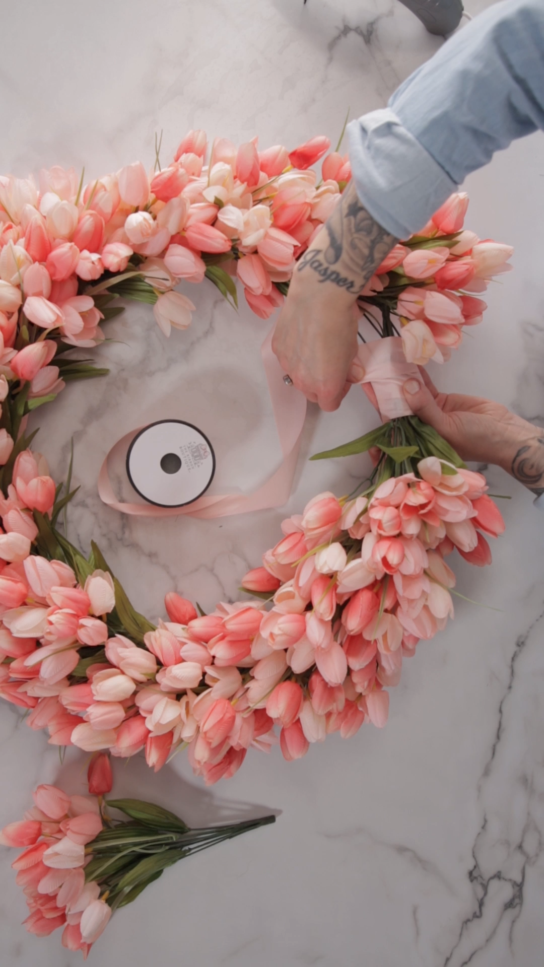 This DIY Tulip Wreath is Perfect for Spring - This DIY Tulip Wreath is Perfect for Spring -   24 diy Decorations videos ideas