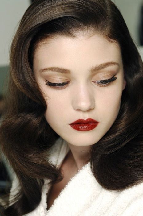 7 Ways to Achieve a Glamorous 1950s Makeup Look ... - 7 Ways to Achieve a Glamorous 1950s Makeup Look ... -   14 beauty Makeup pale skin ideas