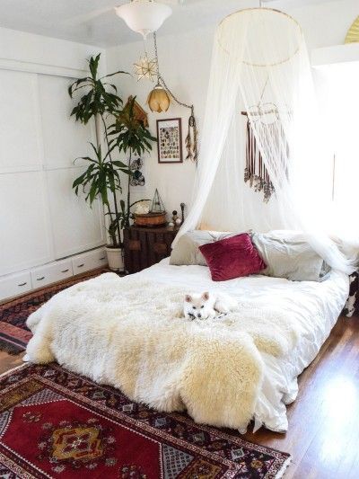 These Hacks Make It Easy to Style Your Bed on the Floor - These Hacks Make It Easy to Style Your Bed on the Floor -   15 style Bohemio home ideas
