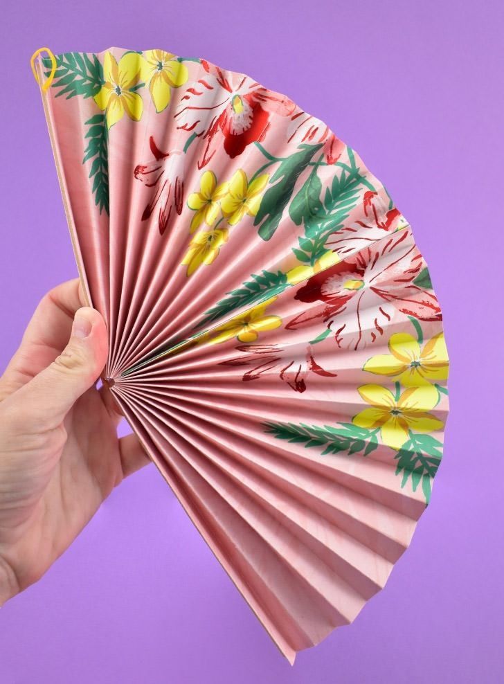 DIY Folding Paper Fans Tutorial - DIY Folding Paper Fans Tutorial -   16 diy To Do When Bored paper ideas