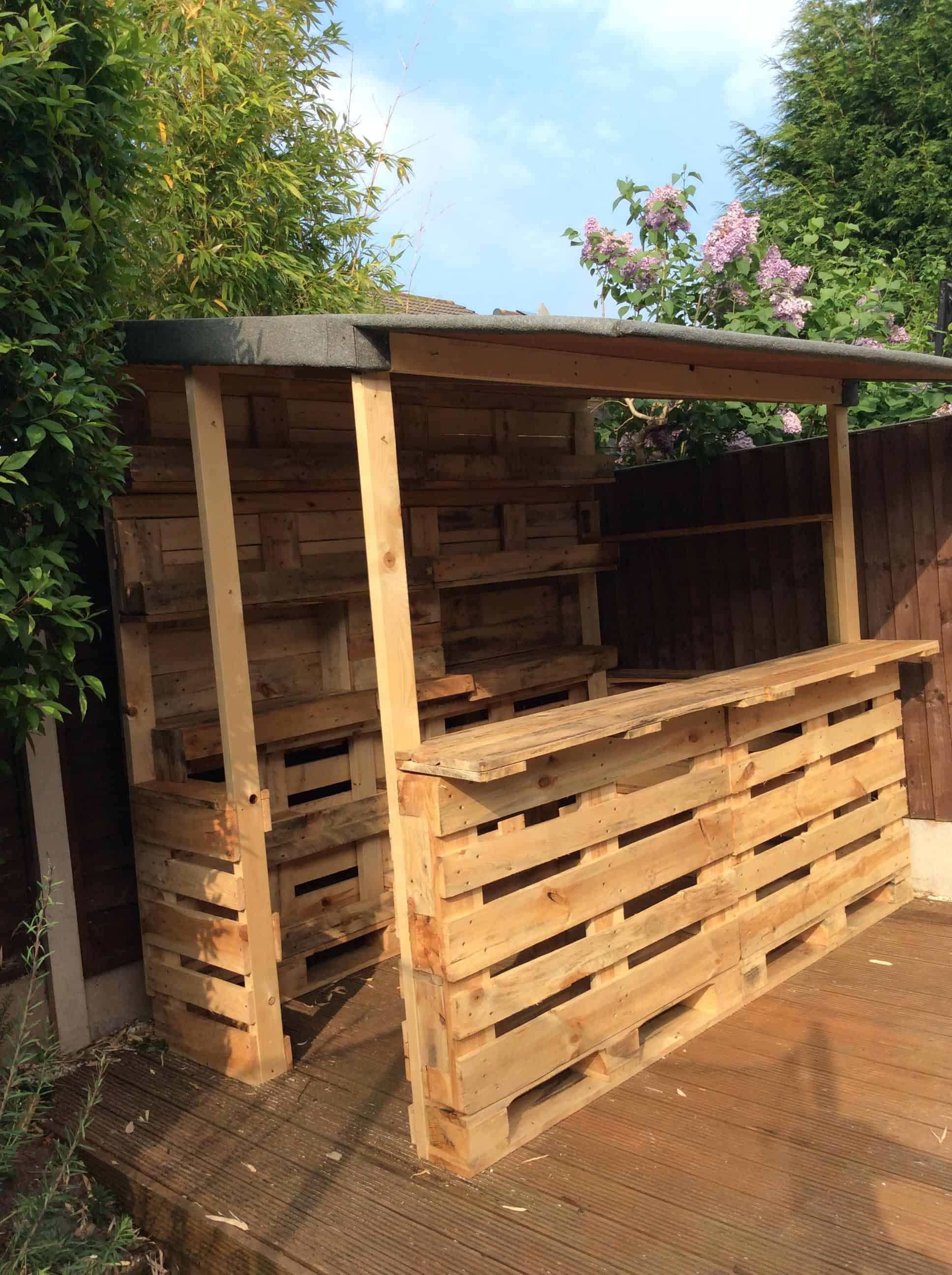 Outrageous Pallet Bar Out of 12 Reclaimed Pallets • 1001 Pallets - Outrageous Pallet Bar Out of 12 Reclaimed Pallets • 1001 Pallets -   17 diy Outdoor bar ideas