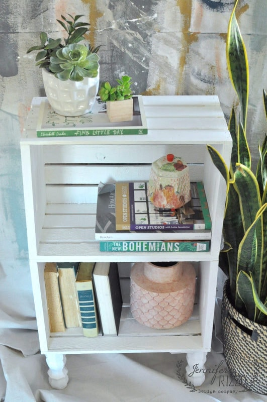 DIY crate side table for easy storage - Jennifer Rizzo - DIY crate side table for easy storage - Jennifer Rizzo -   19 diy Home Decor inexpensive ideas