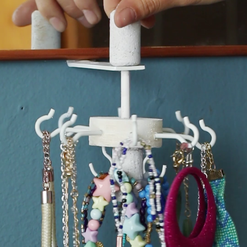 Keep Jewelry Untangled With This DIY Carousel Organizer - Keep Jewelry Untangled With This DIY Carousel Organizer -   19 diy Jewelry hanger ideas