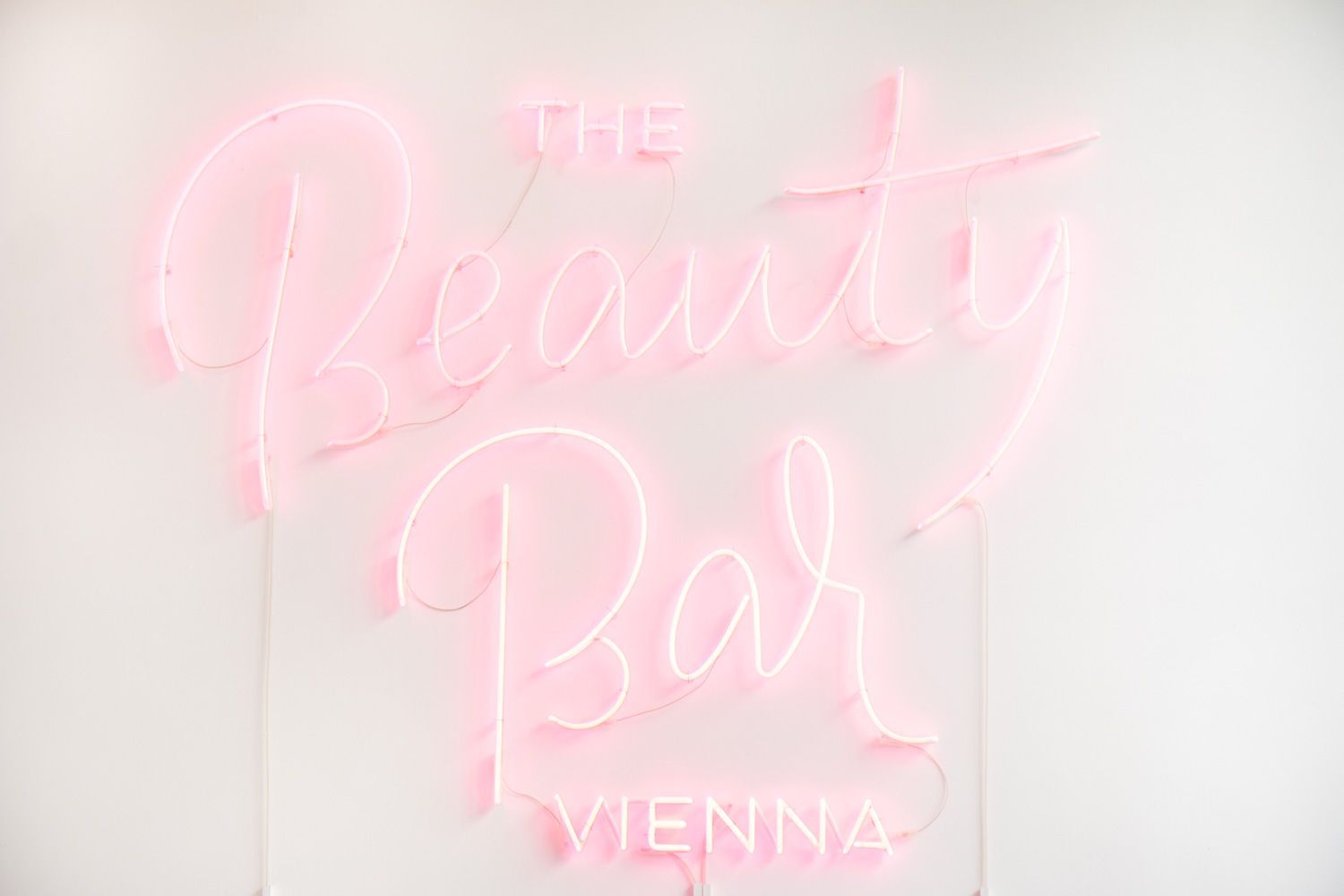 16 beauty Bar neon ideas