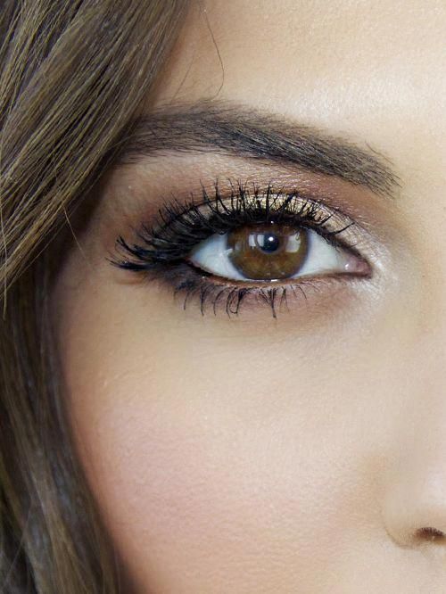 Here's a Stunning Makeup Tutorial for Brown Eyes - Here's a Stunning Makeup Tutorial for Brown Eyes -   17 beauty Eyes brown ideas