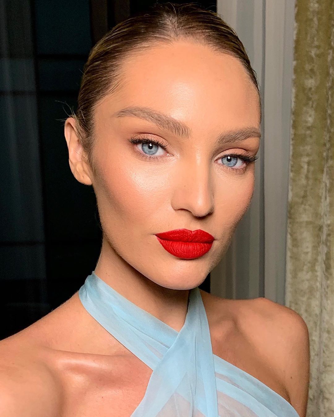 11 Holiday Makeup Looks Right Now to Carry You Through December - 11 Holiday Makeup Looks Right Now to Carry You Through December -   17 beauty Inspiration ideas