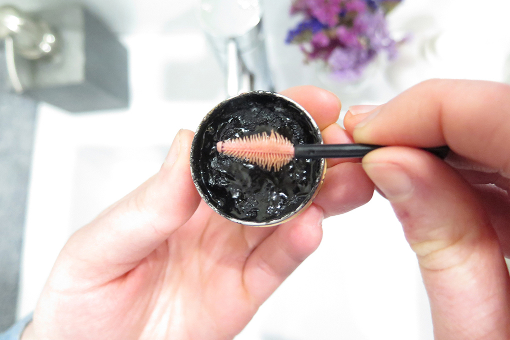 Make Your Own Plastic Free and Zero Waste Mascara - Make Your Own Plastic Free and Zero Waste Mascara -   17 diy Maquillaje mascaras ideas