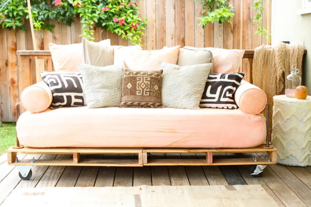 How to build a pallet daybed - How to build a pallet daybed -   15 diy Muebles patio ideas